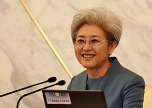 把傅莹与歪果仁的交锋整理成书,就是一册外交经典教材