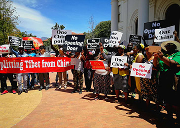 “藏独”头目持美国护照窜访南非 遭大规模抗议